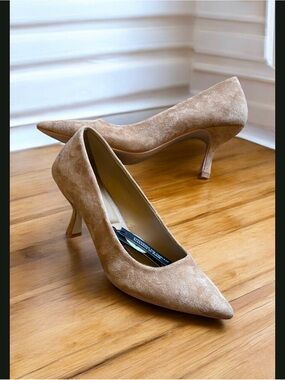 Tahari Cappuccino Suede Heels with Memory Foam in Women’s Size 9